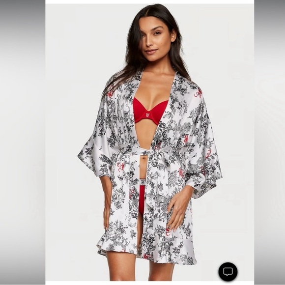 NWOT Beautiful Victoria Secret Kimono Style Robe. Size: XL/XXL - Picture 2 of 7